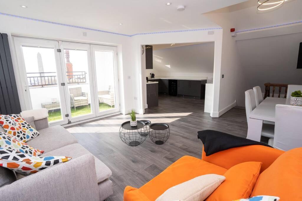 Luxury Town Apartment With Roof Terrace, Sleeps 6 Blackpool Exteriör bild